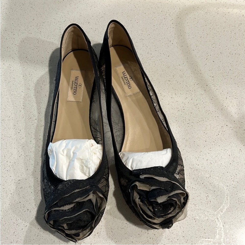Valentino Flat